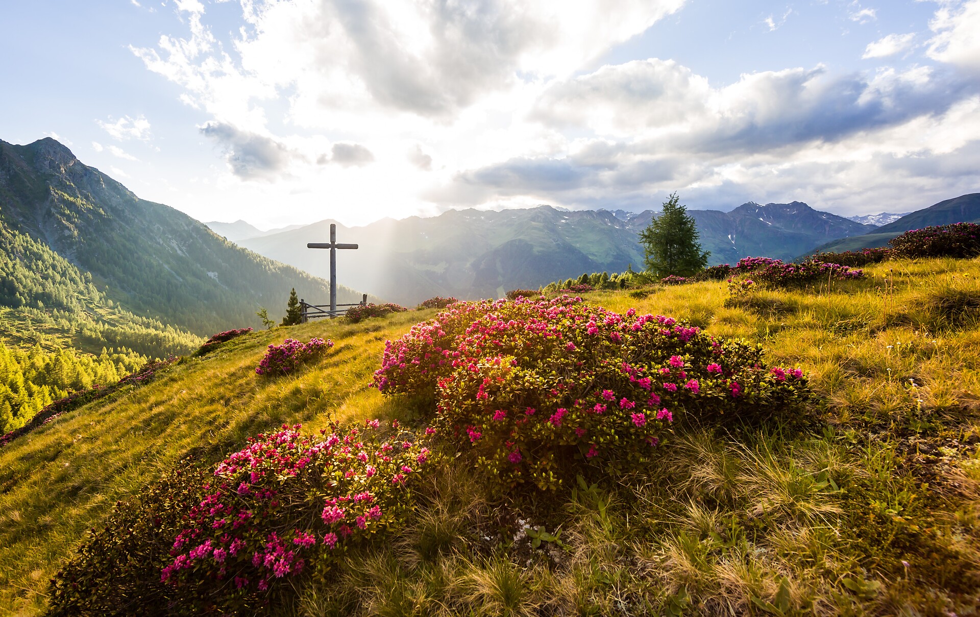 Hiking in Val Casies Valley