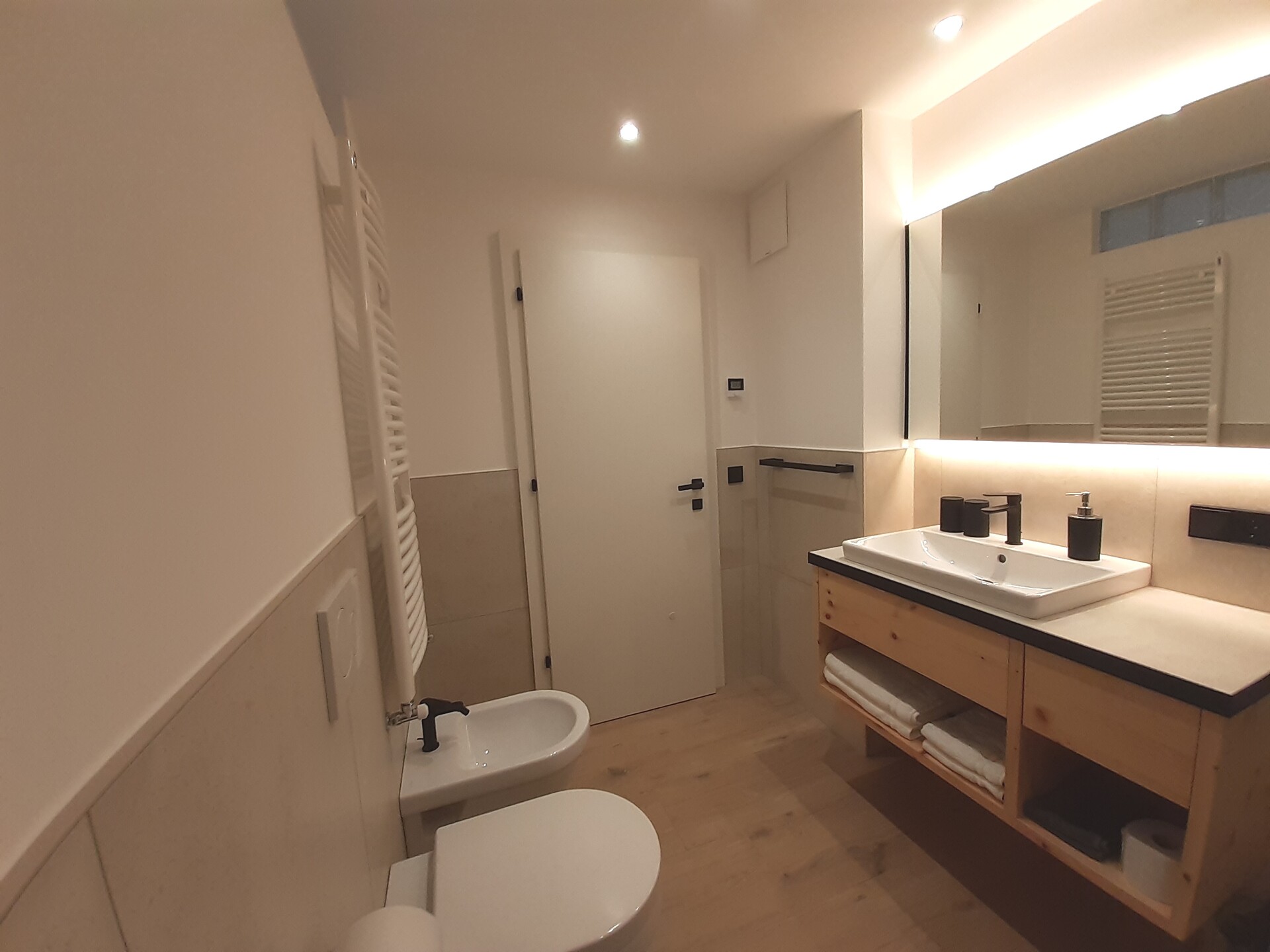 Bathroom apartment 1, completely renovated, bathroom furniture in pine wood
