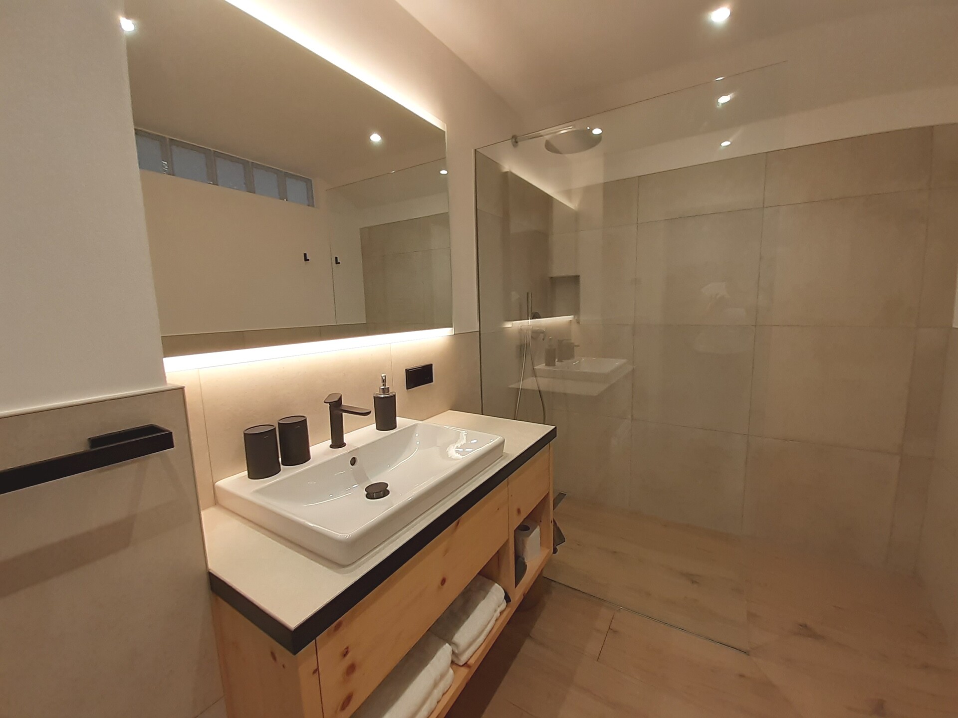 Bathroom apartment 1, completely renovated, bathroom furniture in pine wood