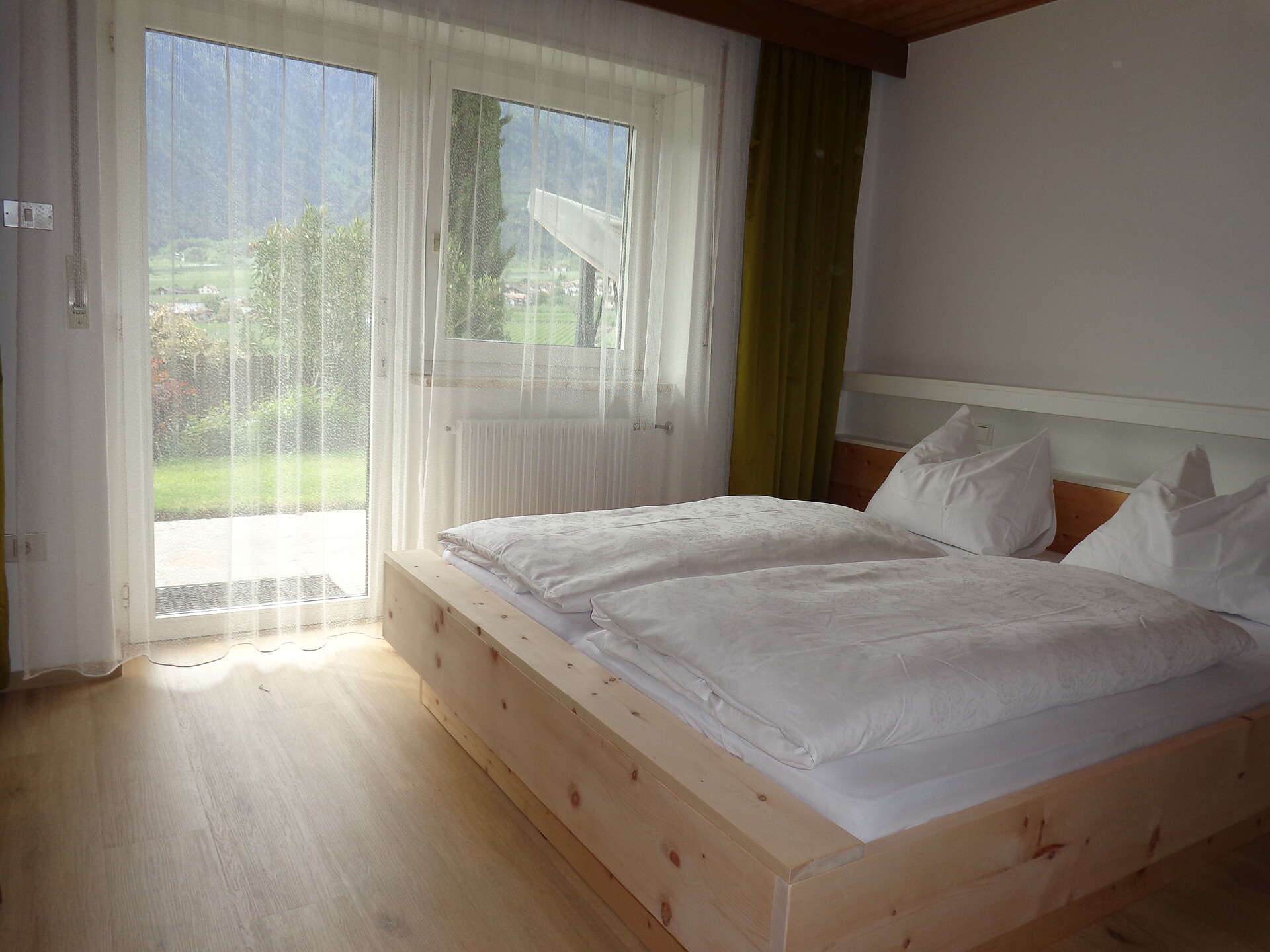 let room