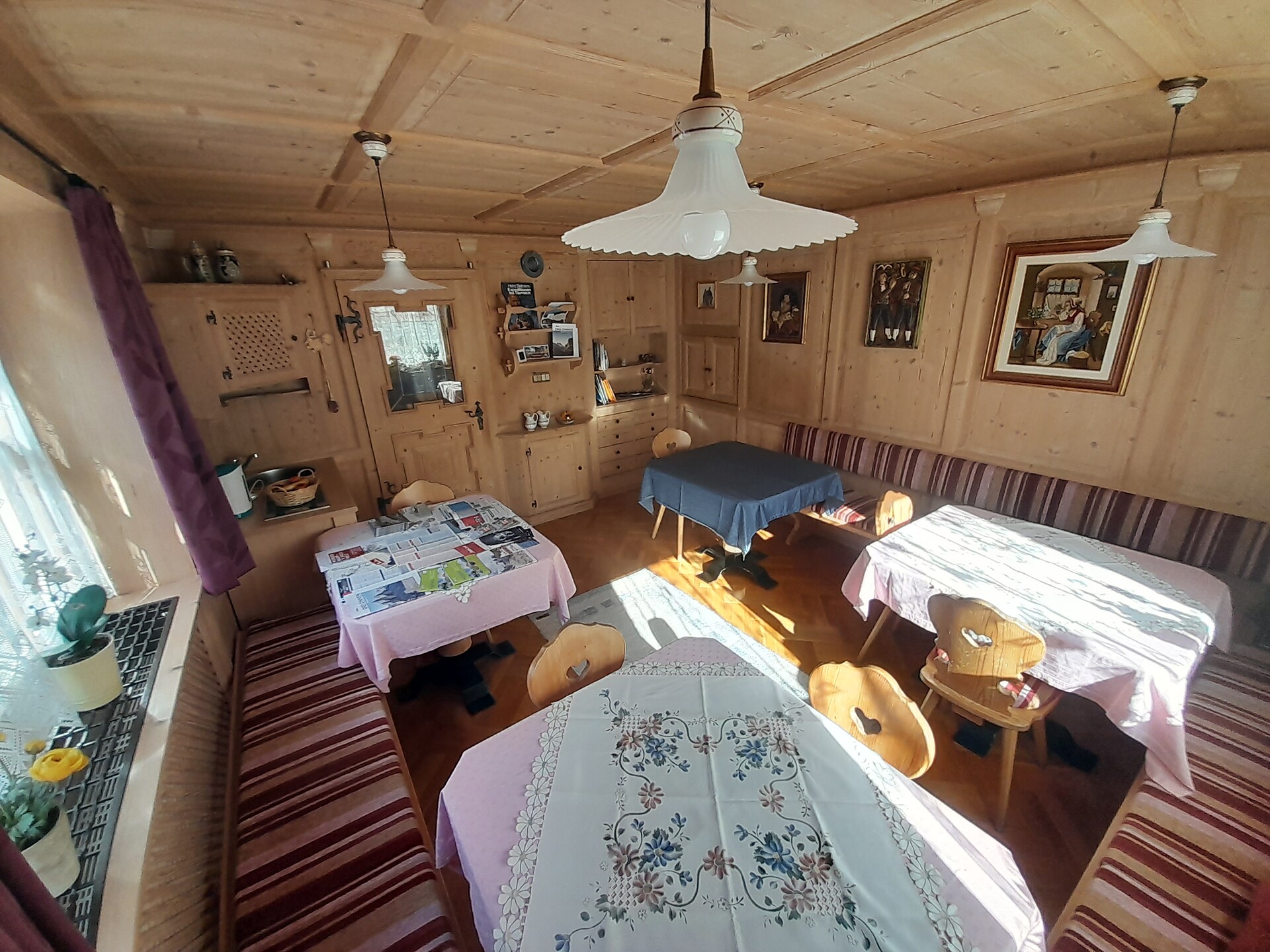 breakfast room