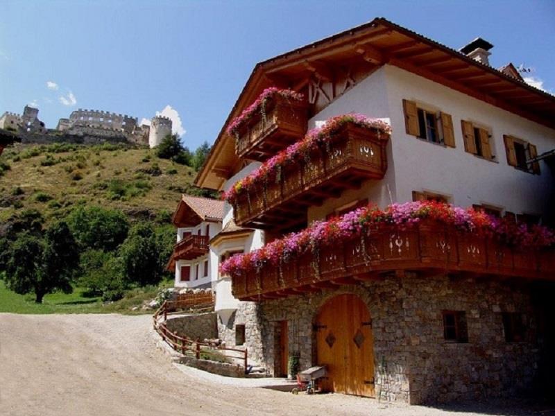 Hof am Schloss Prad am Stilfser Joch 1 suedtirol.info