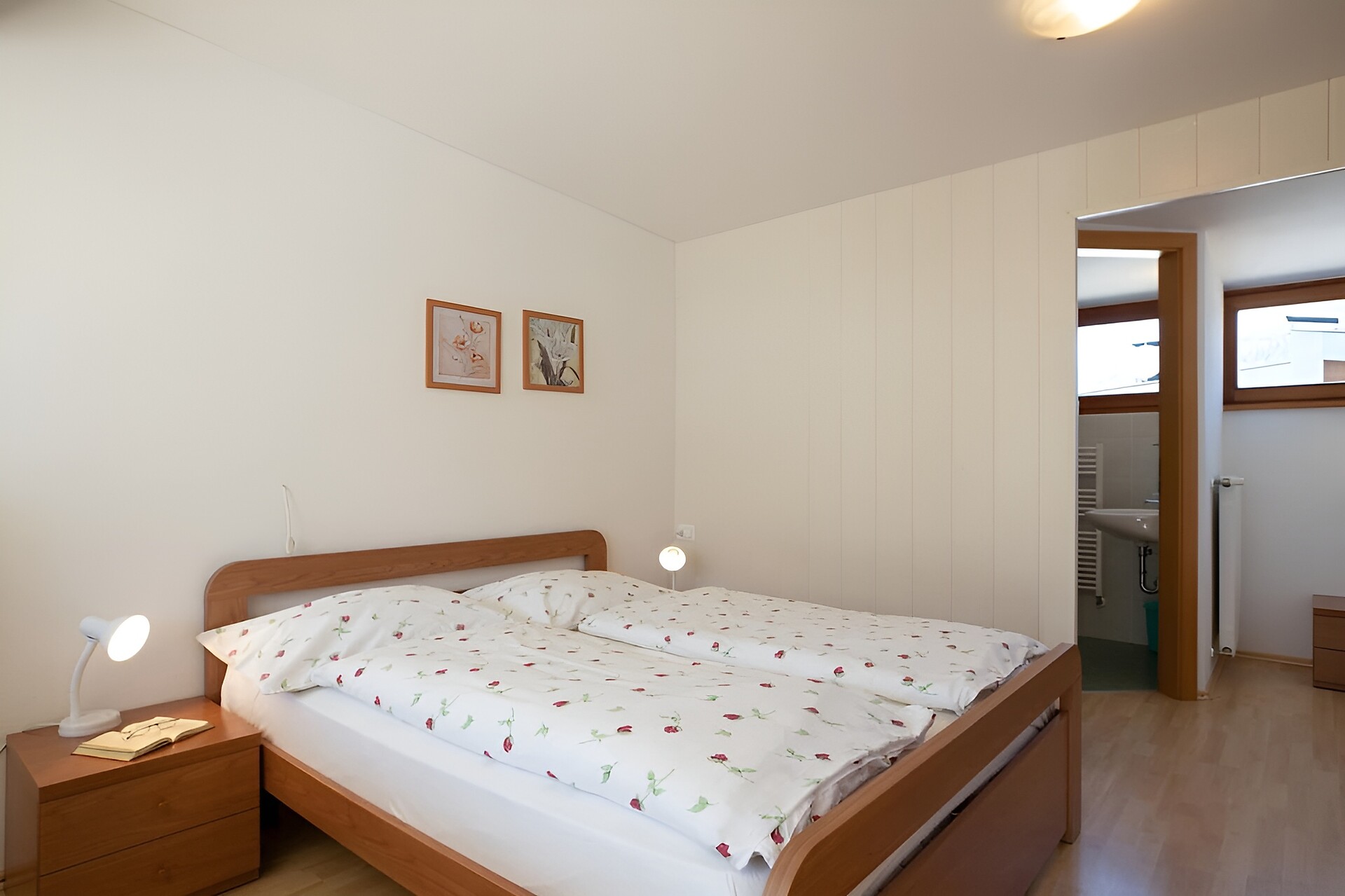Großes Schlafzimmer