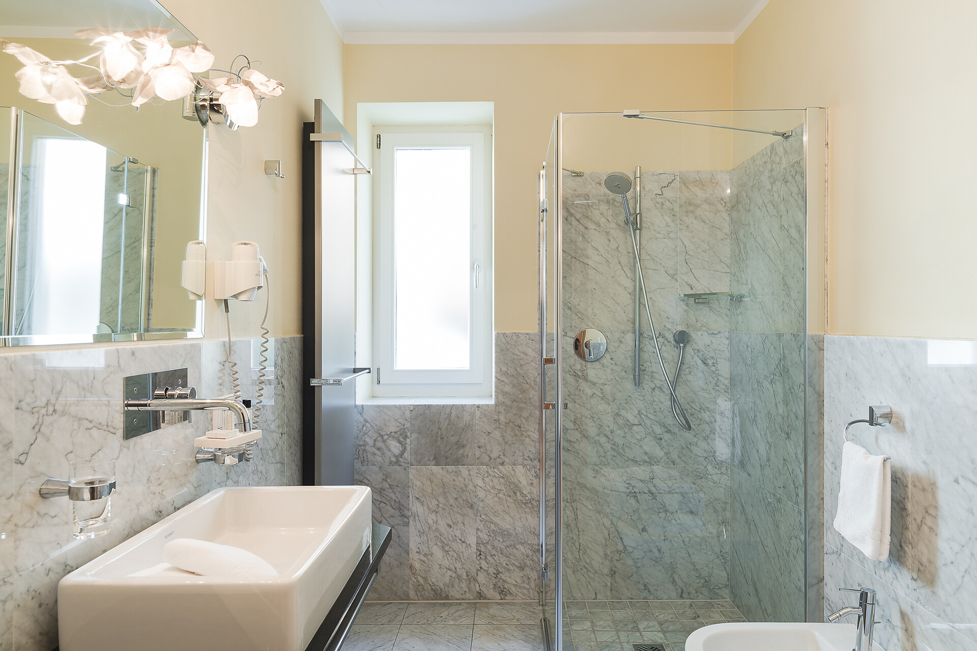 bathroom white peak double rooms