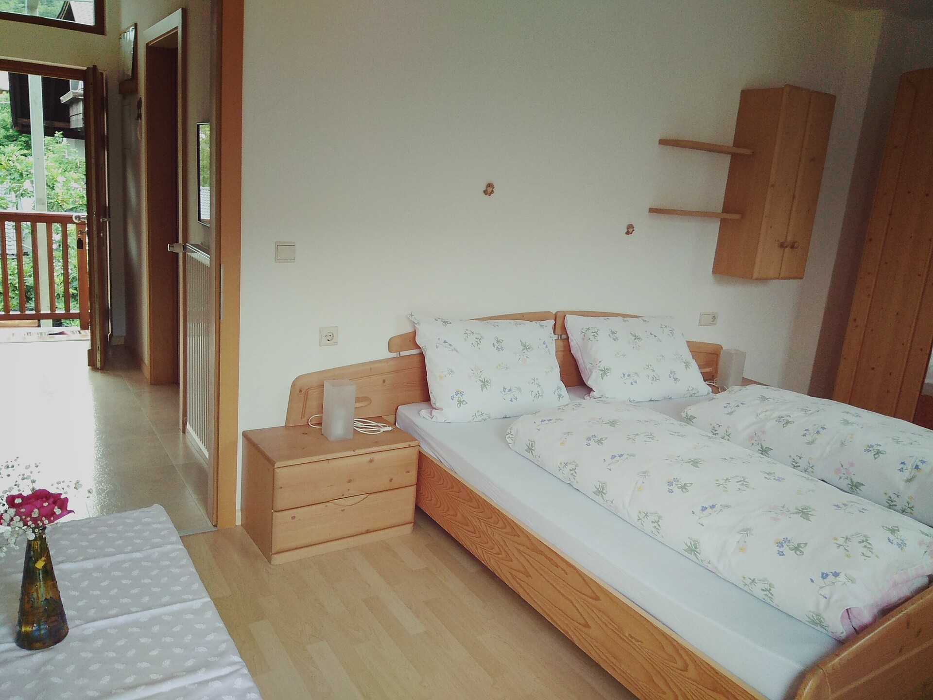 Doppelbettzimmer mit Zugang zur Südterrasse