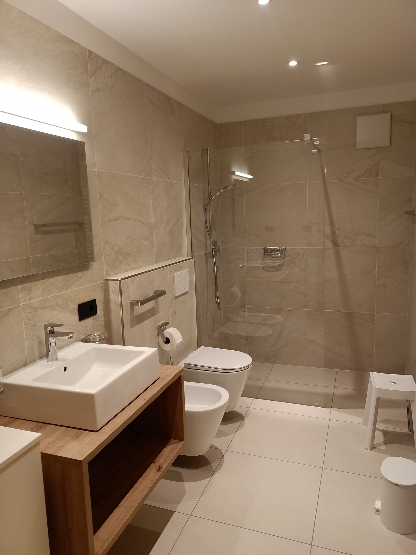 Bathroom apartment 3