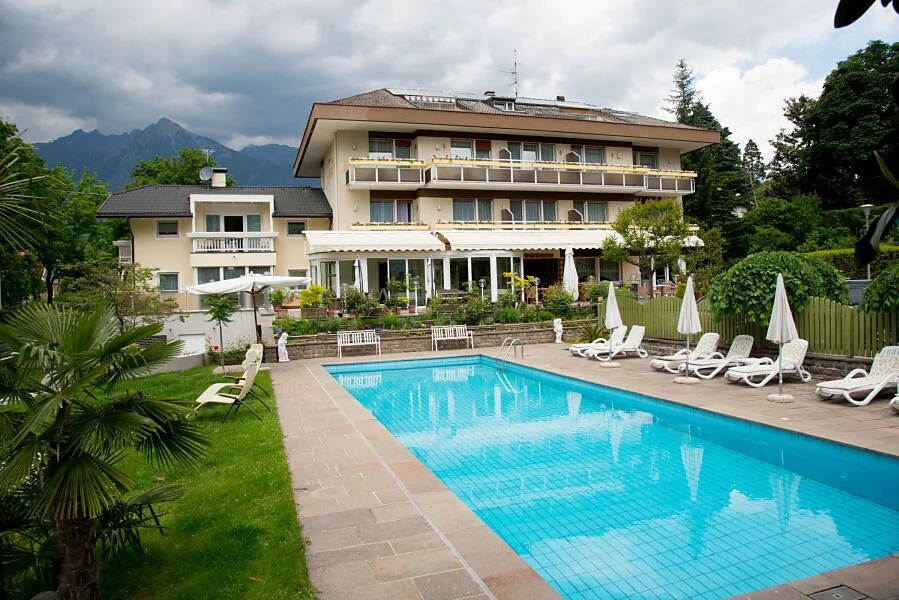 Hotel Pension Tiffany Meran/Merano 6 suedtirol.info