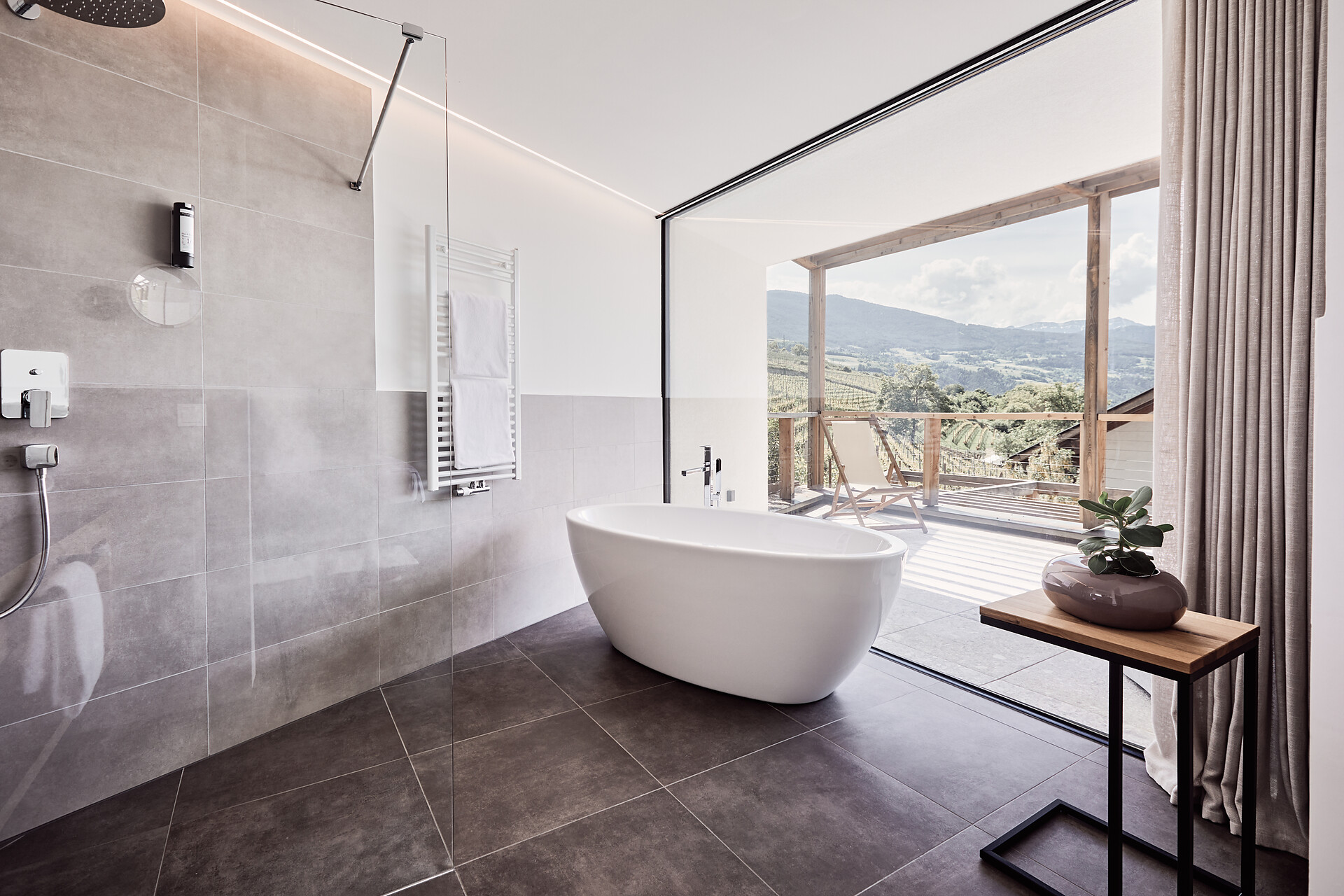 Ecksuite mit Badewanne