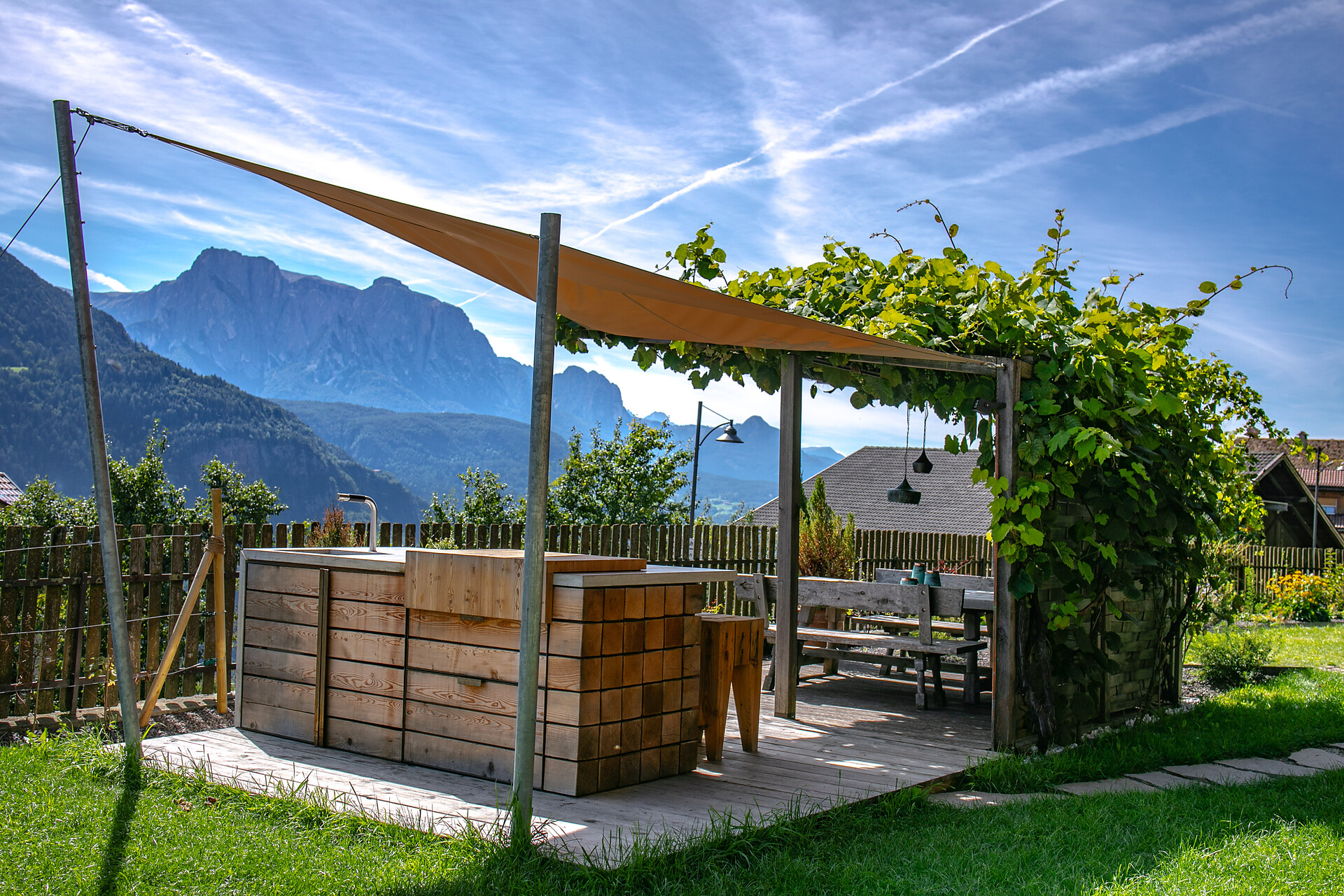 garden with outdoor kitchen