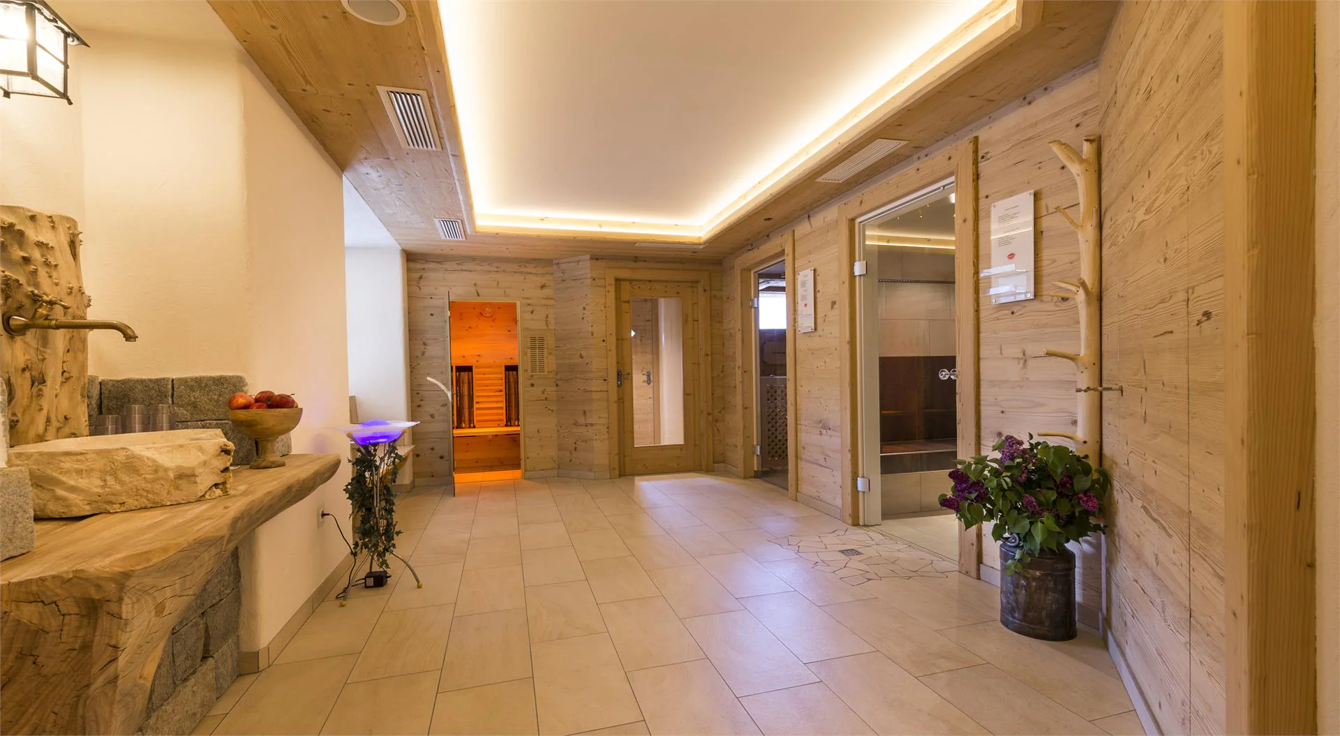 Hotel Kompatscherhof Luson 8 suedtirol.info