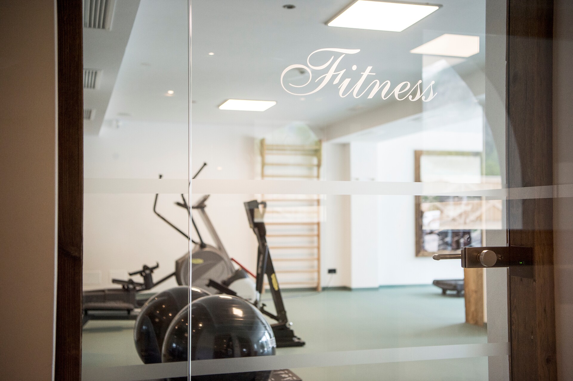Fitness room with mountain view