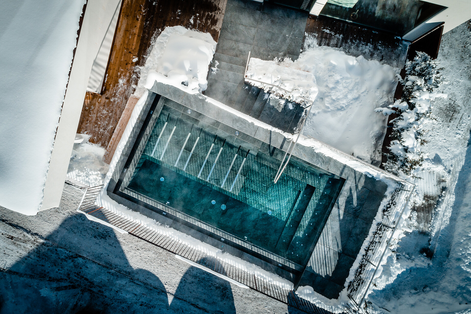 Outdoor whirlpool