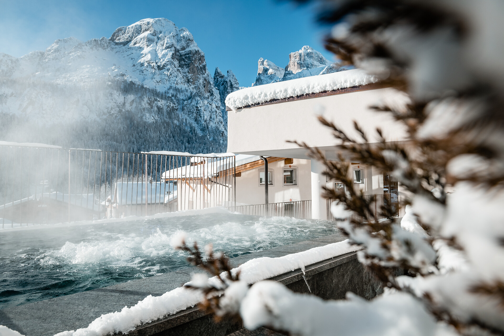 Outdoor whirlpool