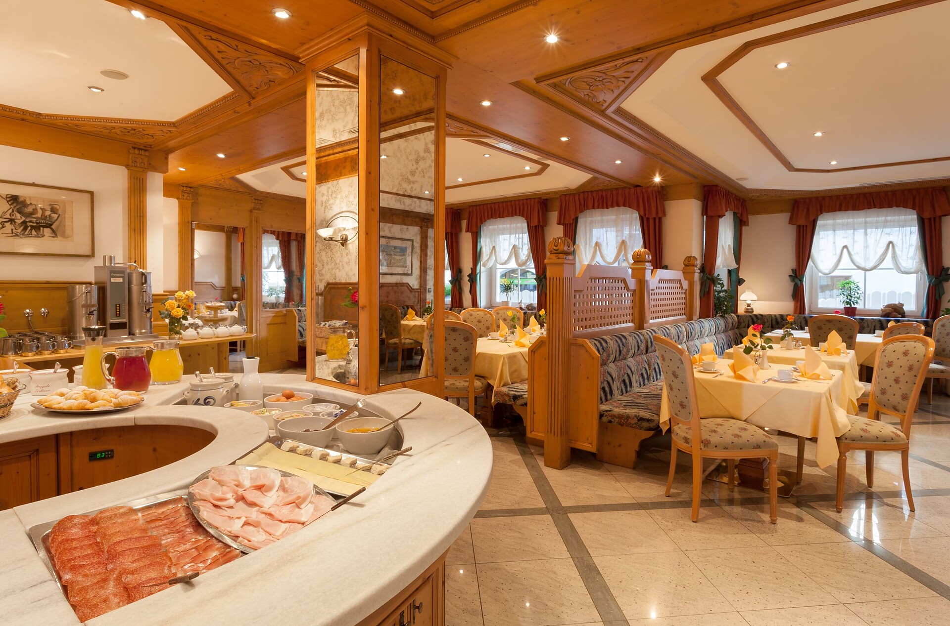 Hotel Zum Wolf Castelrotto 3 suedtirol.info