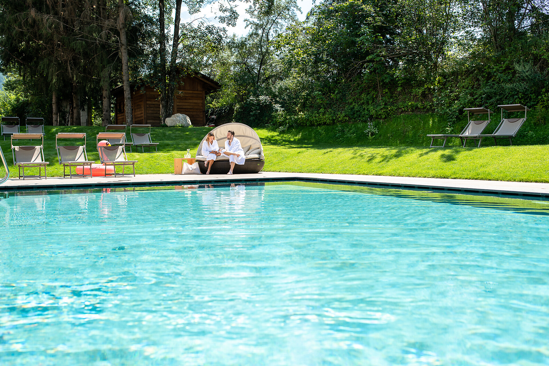 Schwimmbad und Sitzkorb