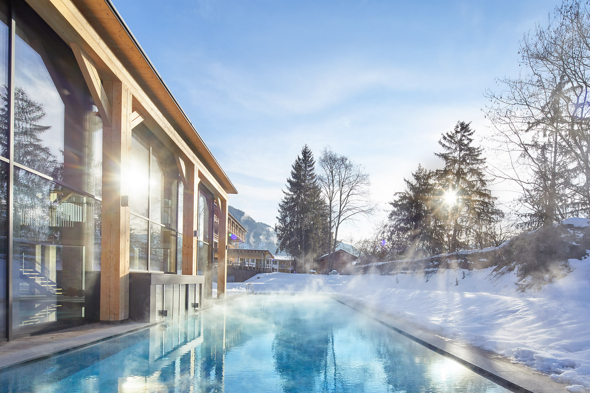 Schwimmbad außen Winter Dampf