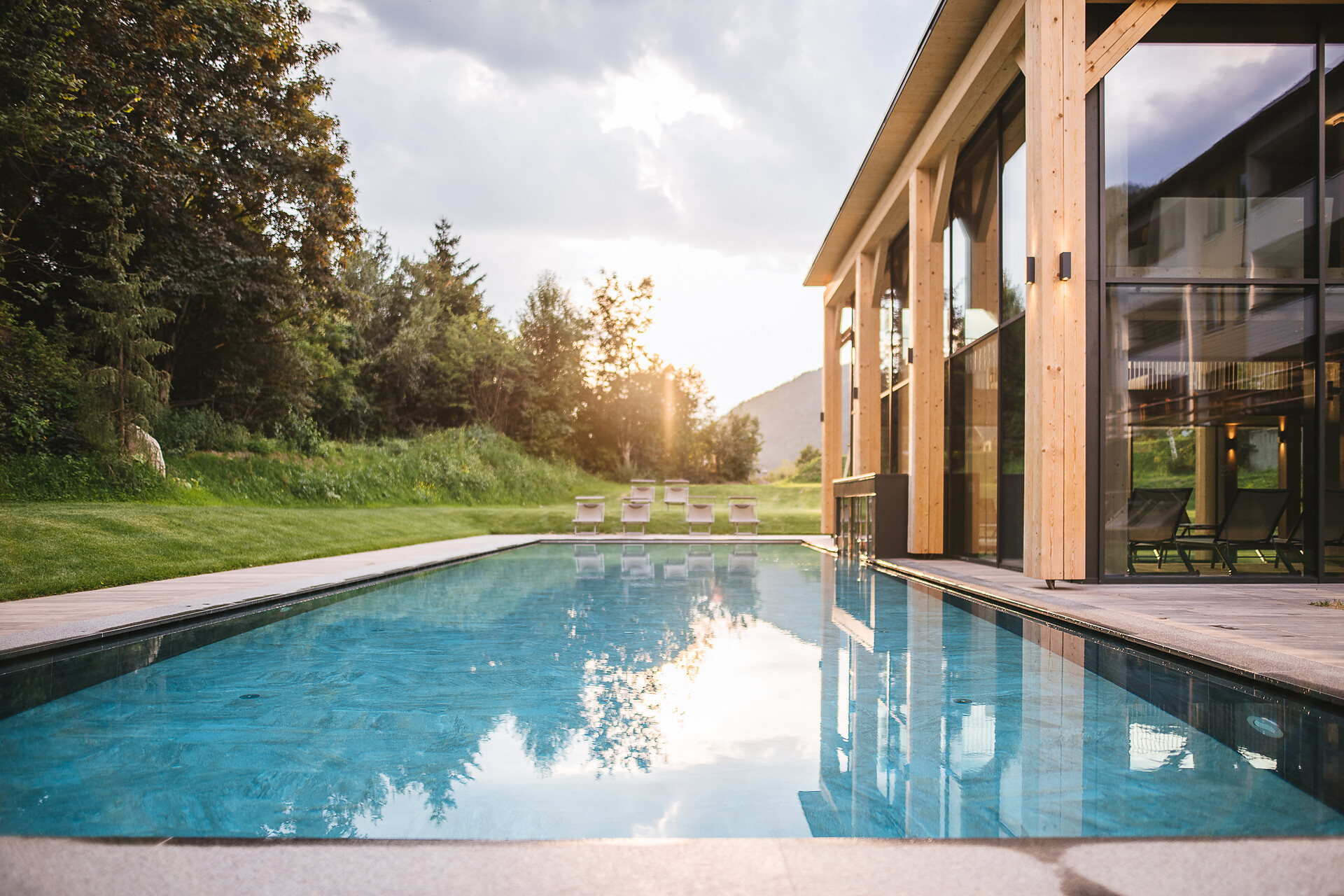Schwimmbad + Garten Sommer