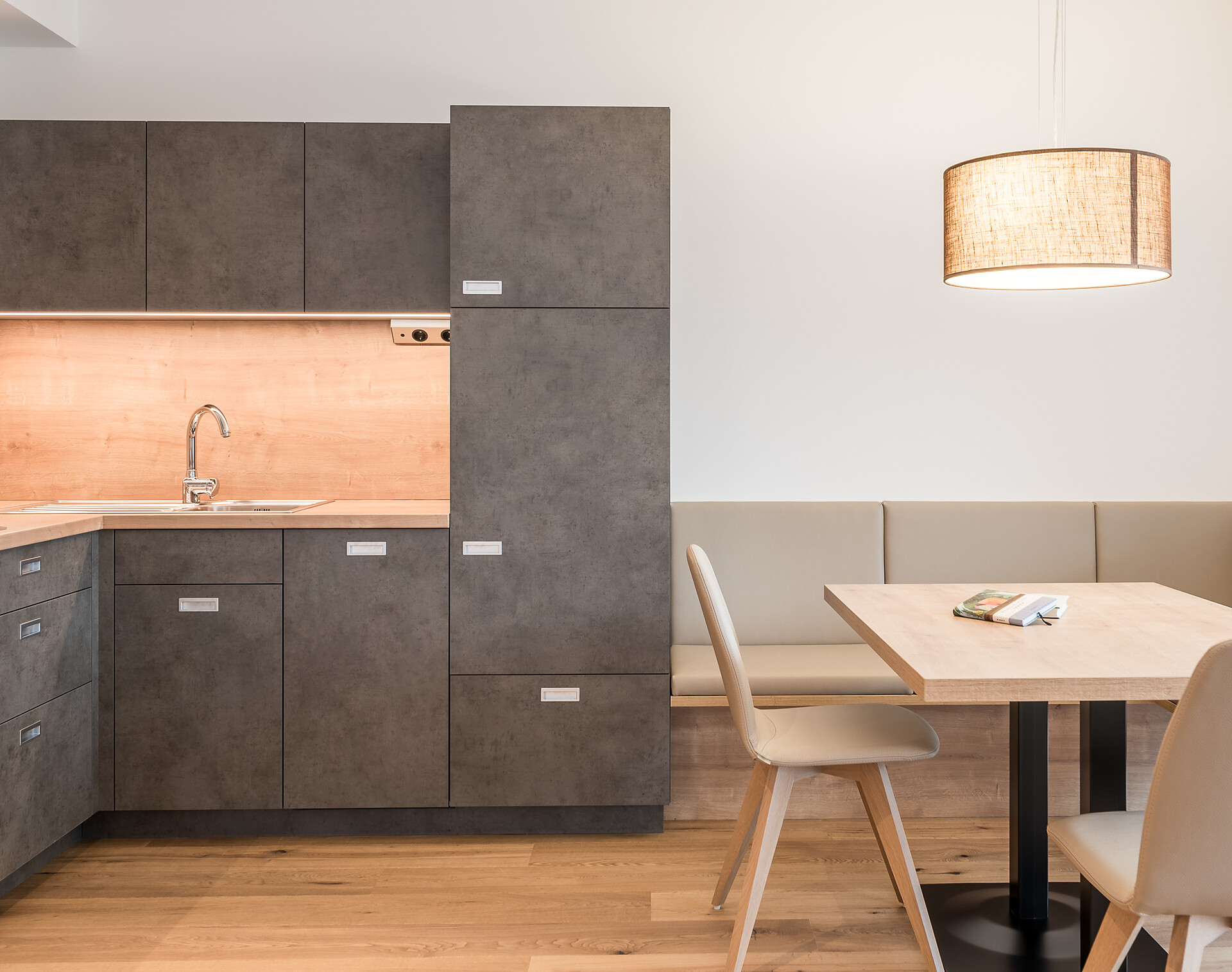 Oak Suite