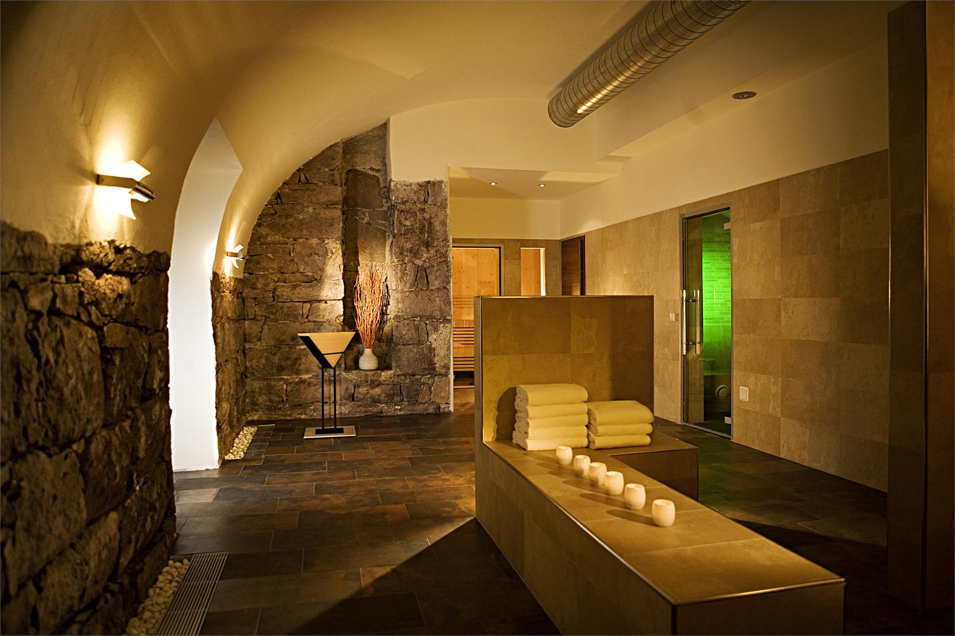 Hotel Restaurant Mandelhof Eppan an der Weinstraße 15 suedtirol.info