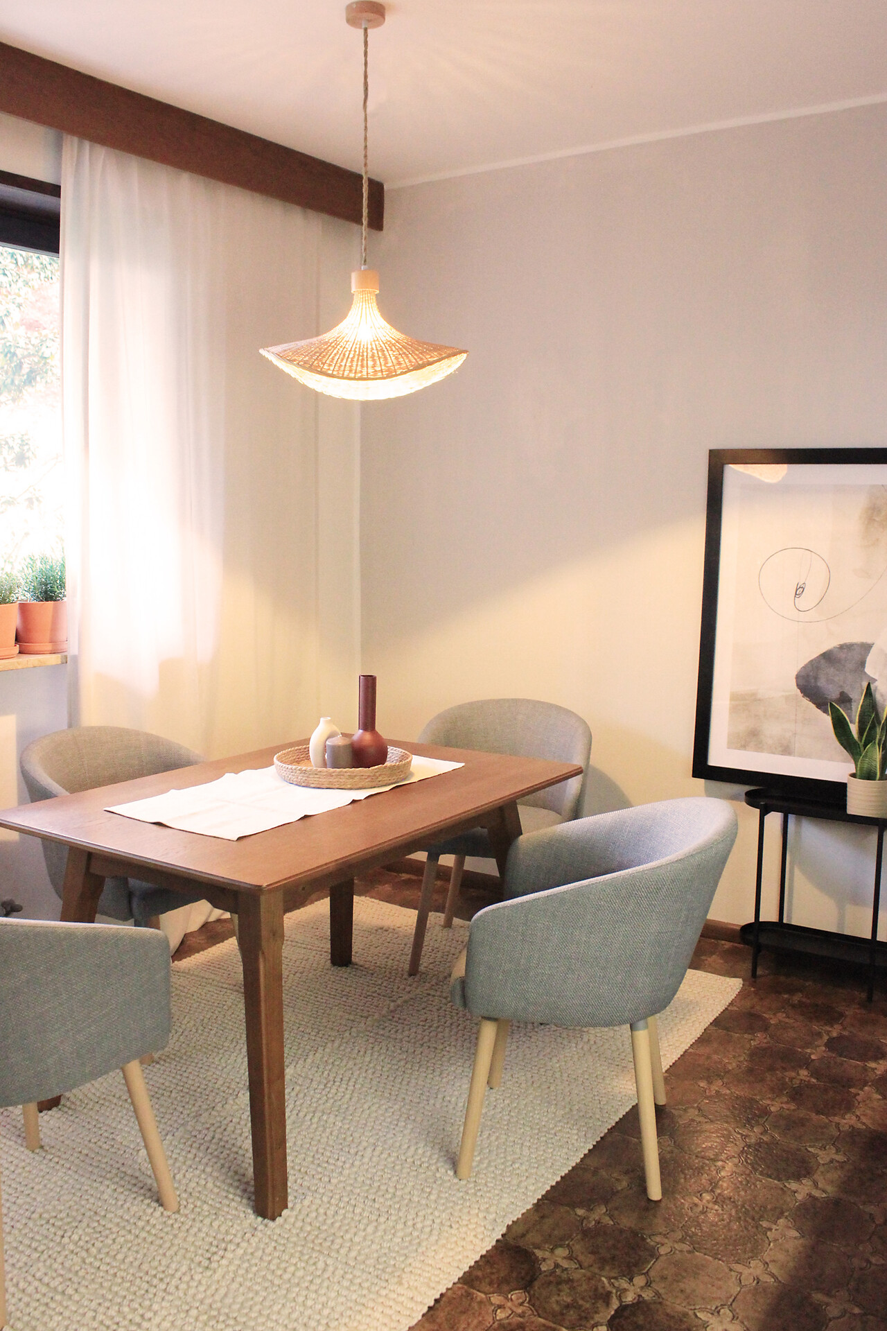 apartment 1 – dining table