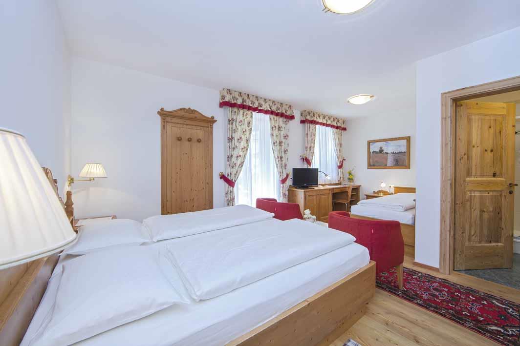 Hotel Corona - Krone Wolkenstein 12 suedtirol.info