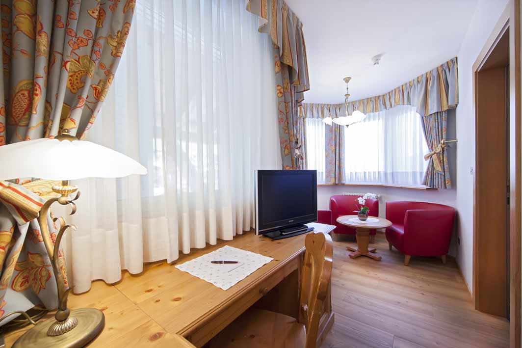 Hotel Corona - Krone Wolkenstein 17 suedtirol.info