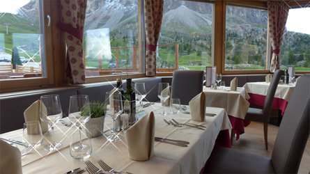 Hotel Sellajoch - Passo Sella Dolomiten Mountain Resort Wolkenstein 8 suedtirol.info