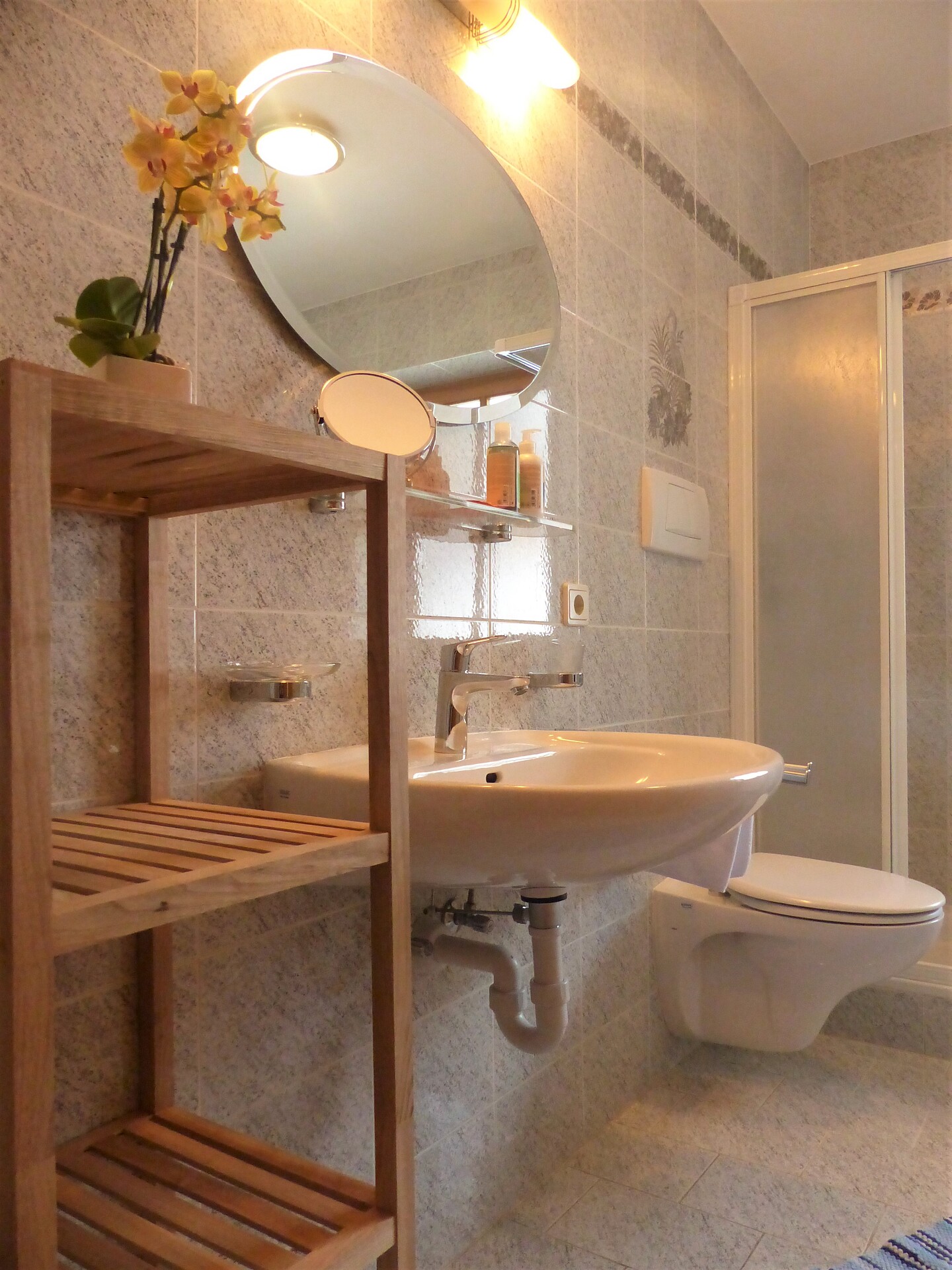 bathroom Tanne