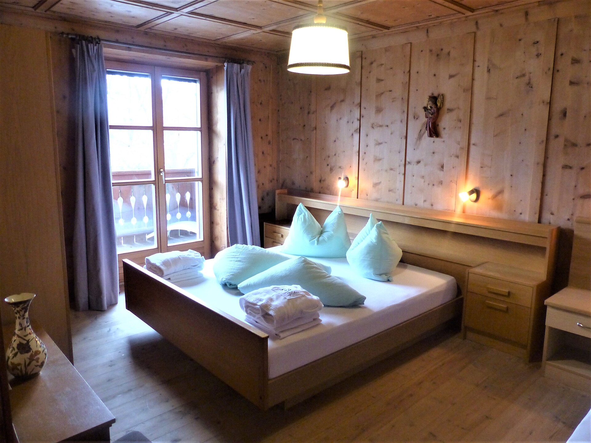 bedroom 1 Tanne