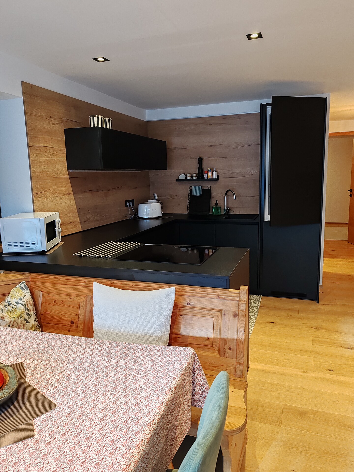 Table and Kitchen