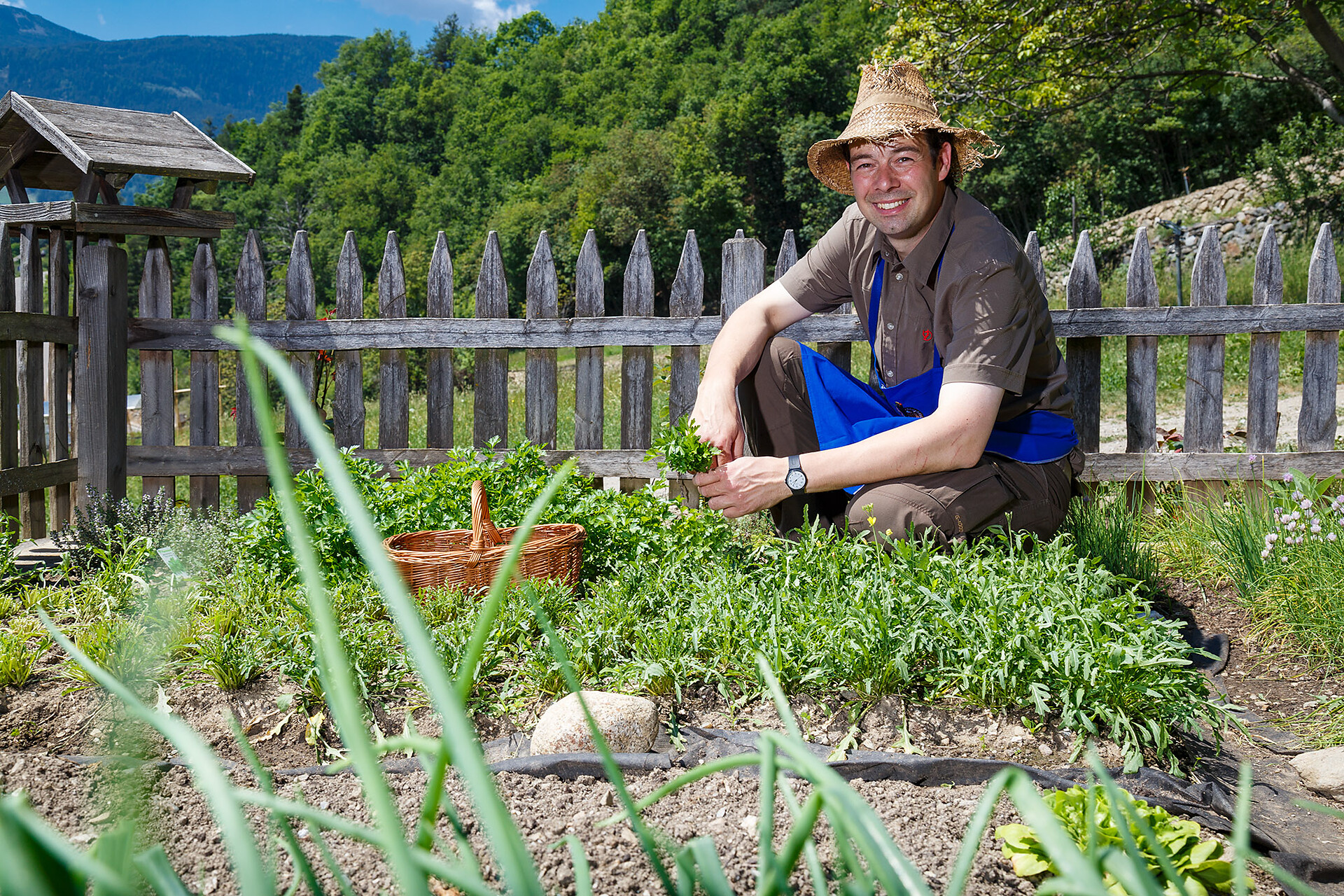 Ivan bei der Gartenarbeit