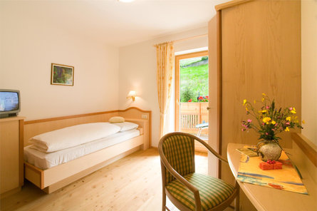 Hotel Garni Alpenhof Schenna 6 suedtirol.info