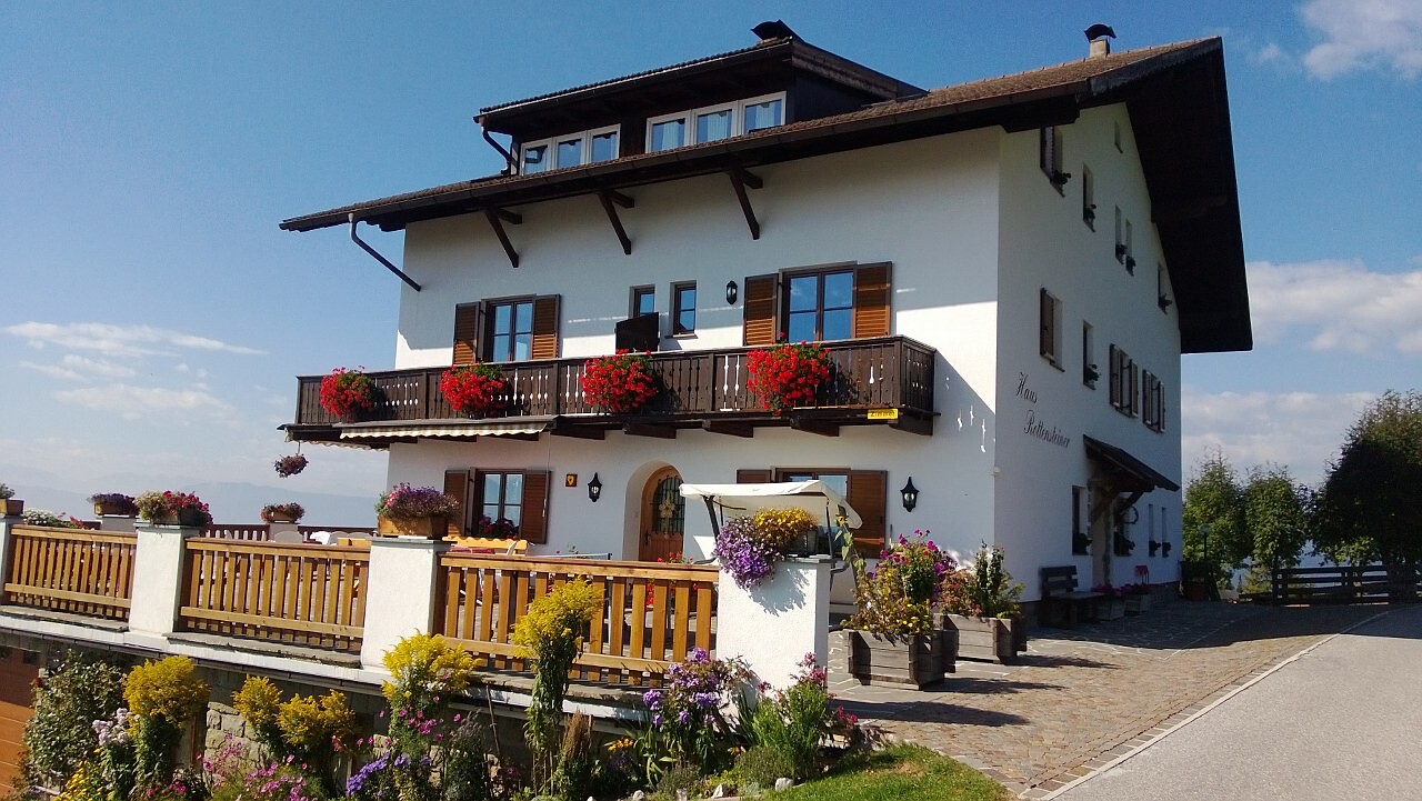 Haus Rottensteiner im Herbst