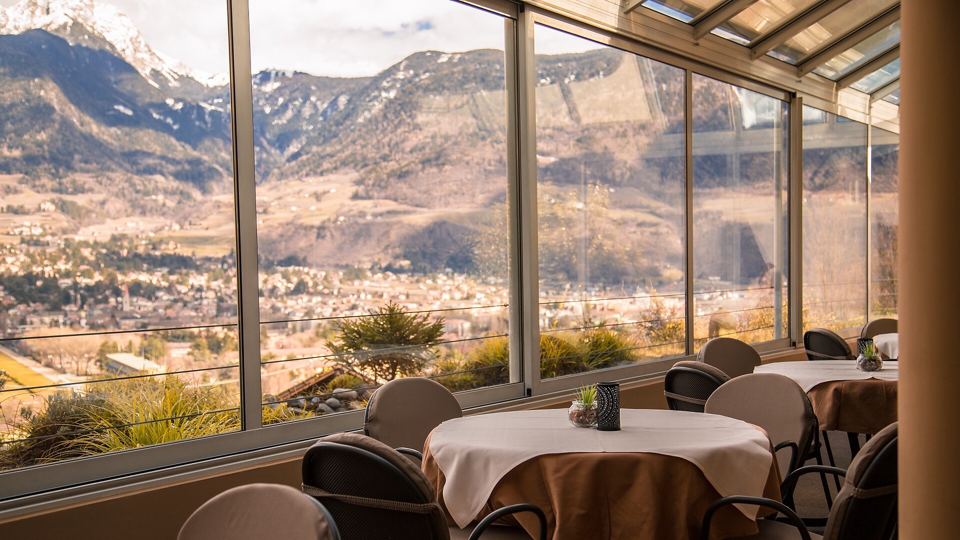 Dining room with panoramic view