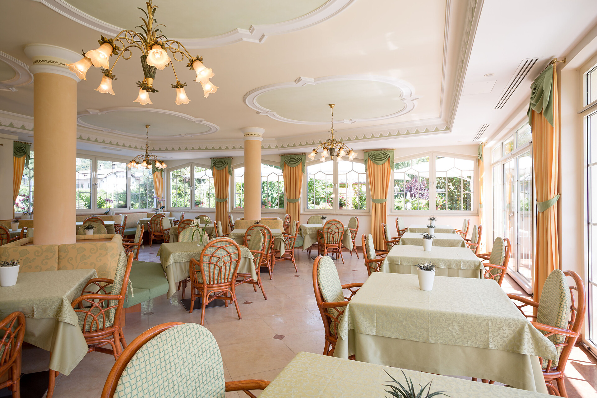 breakfast room