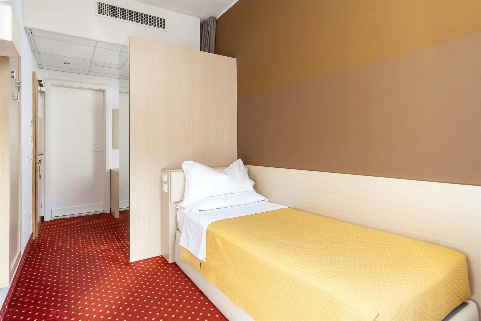 HOTEL REGINA A. Bolzano/Bozen 17 suedtirol.info