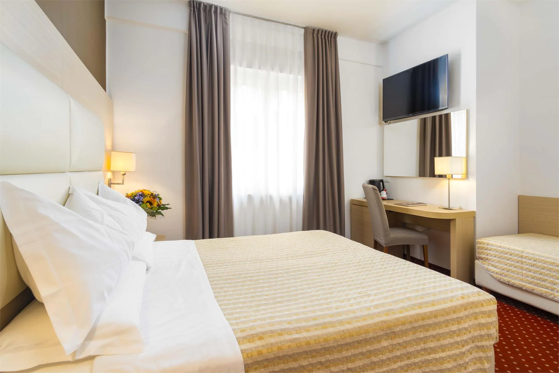 HOTEL REGINA A. Bolzano/Bozen 23 suedtirol.info