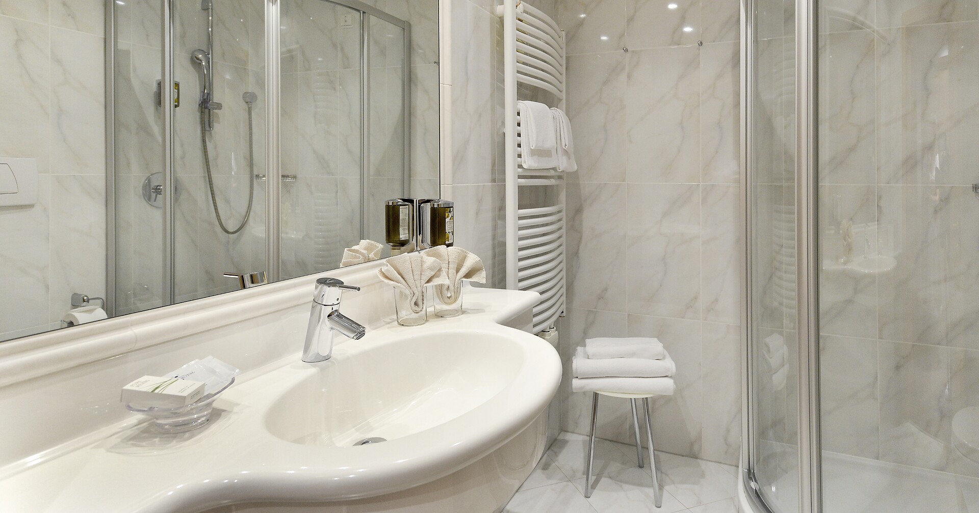 Badezimmer im Zimmer