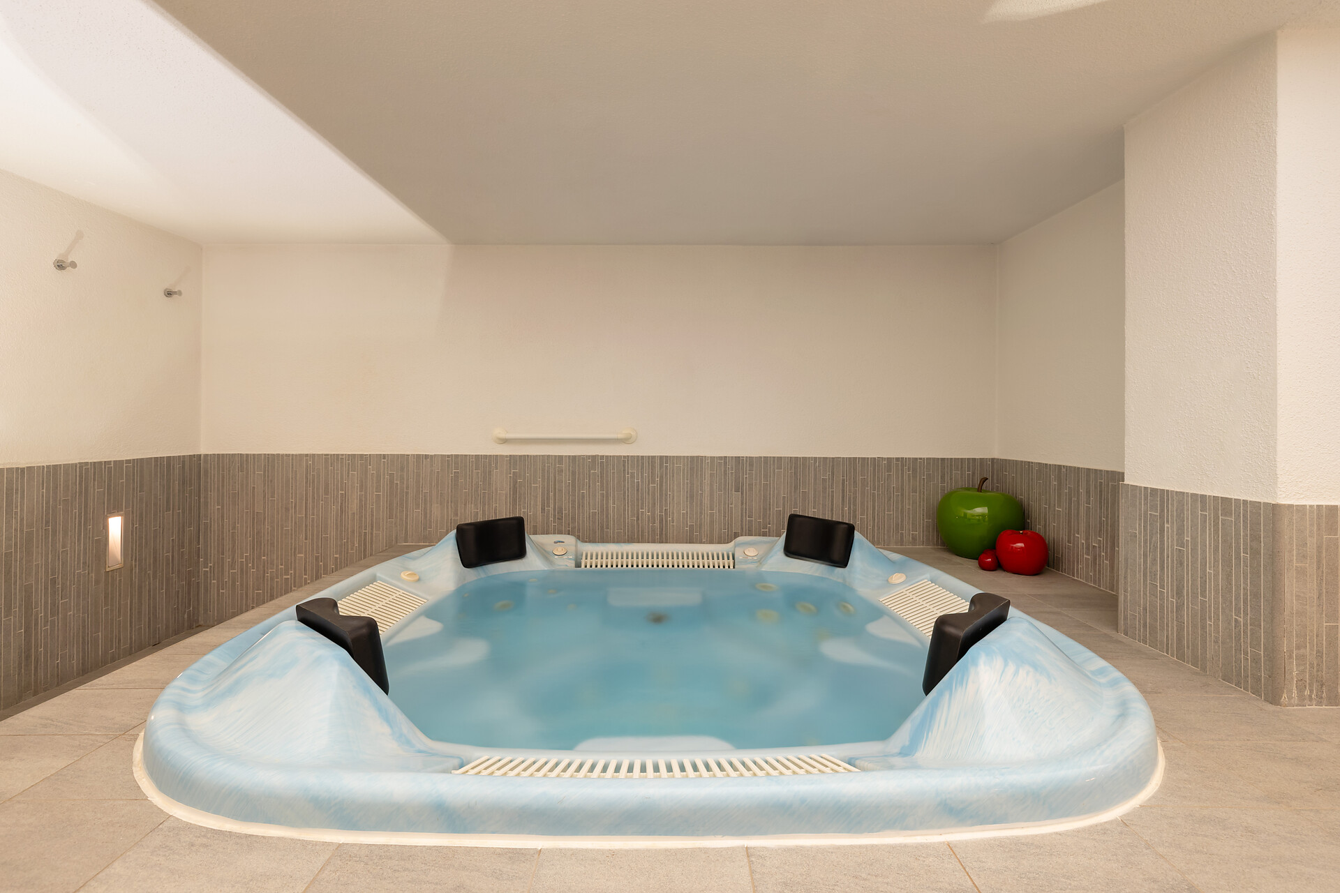 JACUZZI
