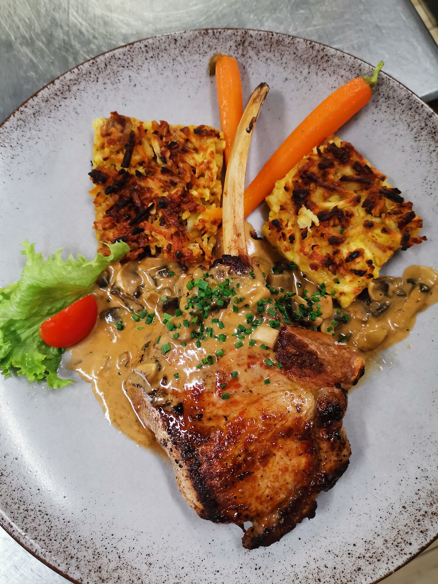 Tomahwak steak