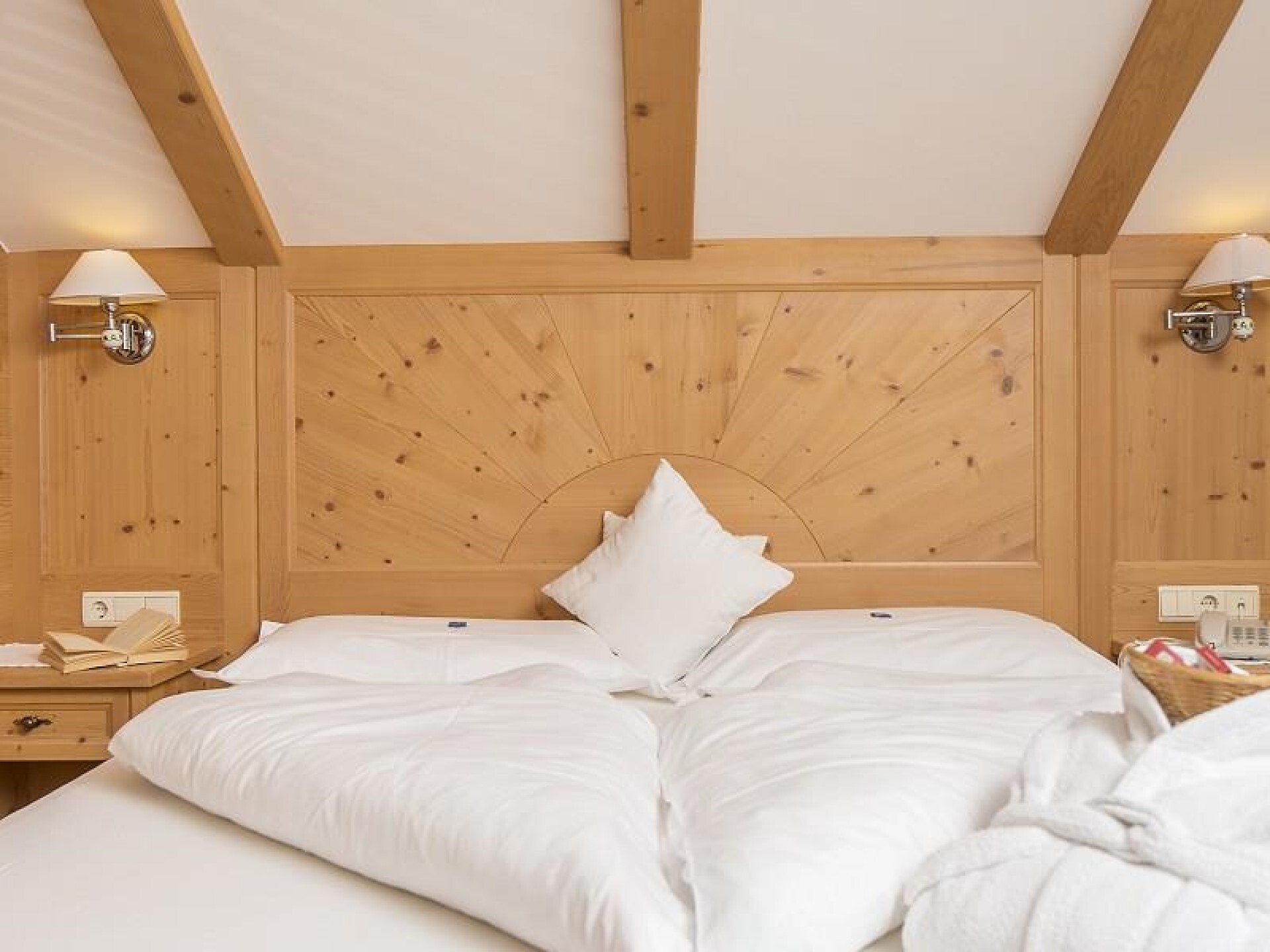 double bed room natur