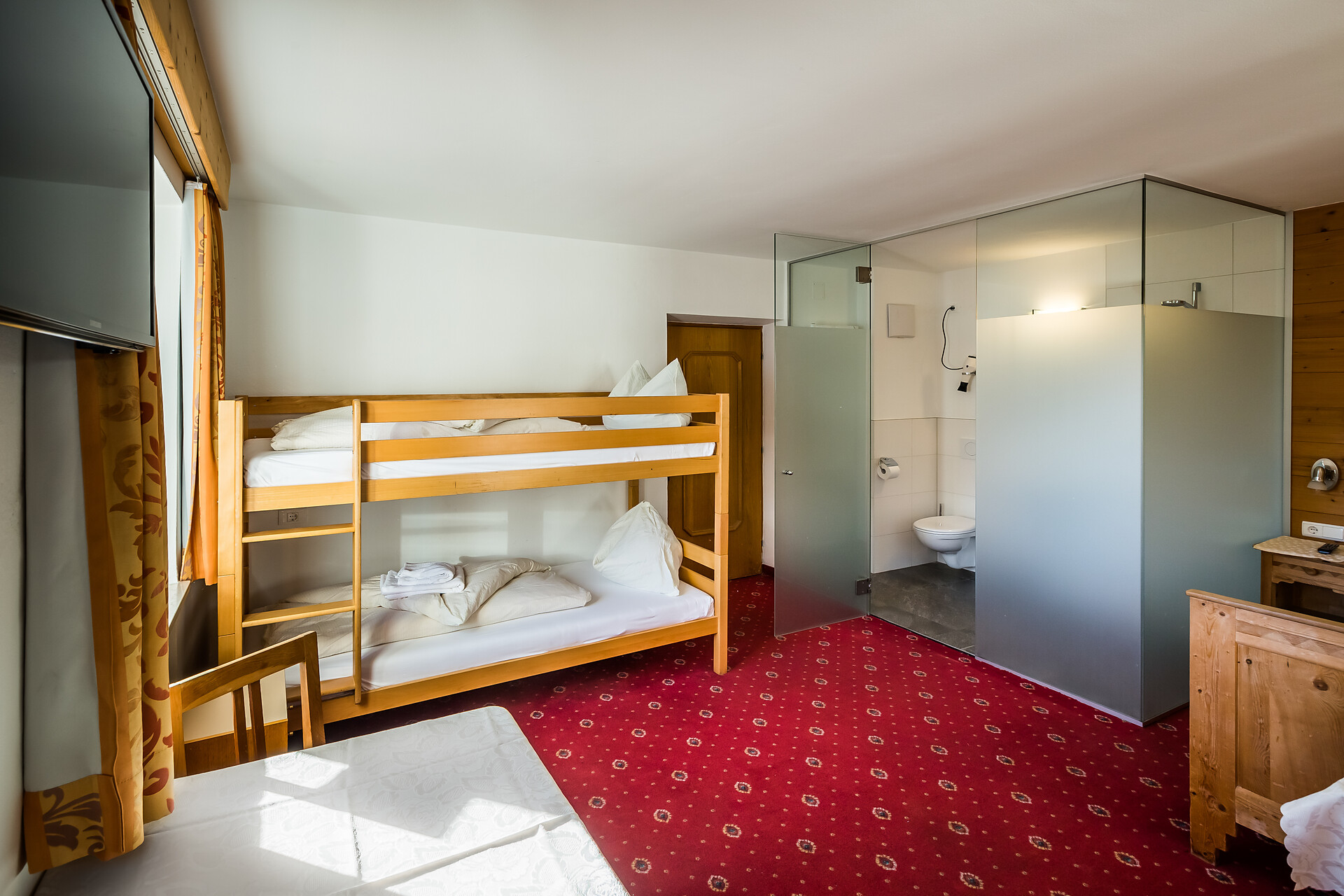 Room for 4 person