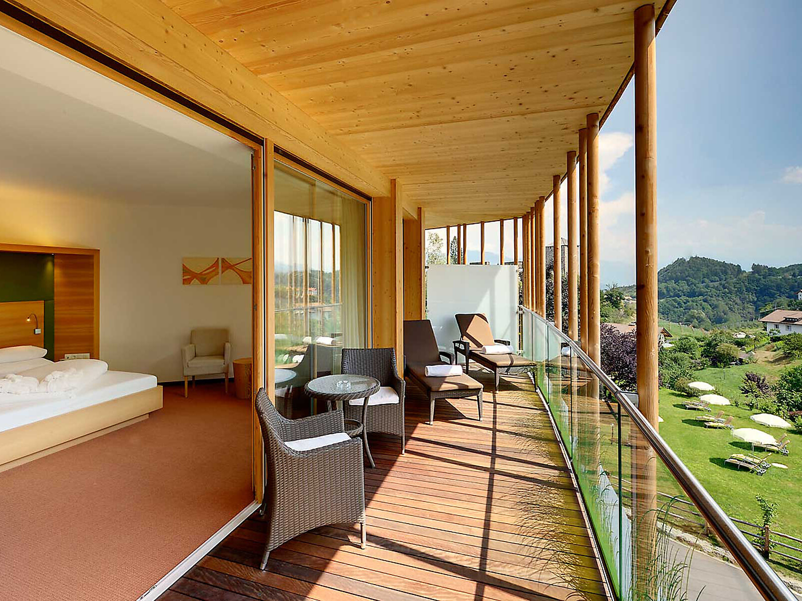 Hotelzimmer mit Balkon