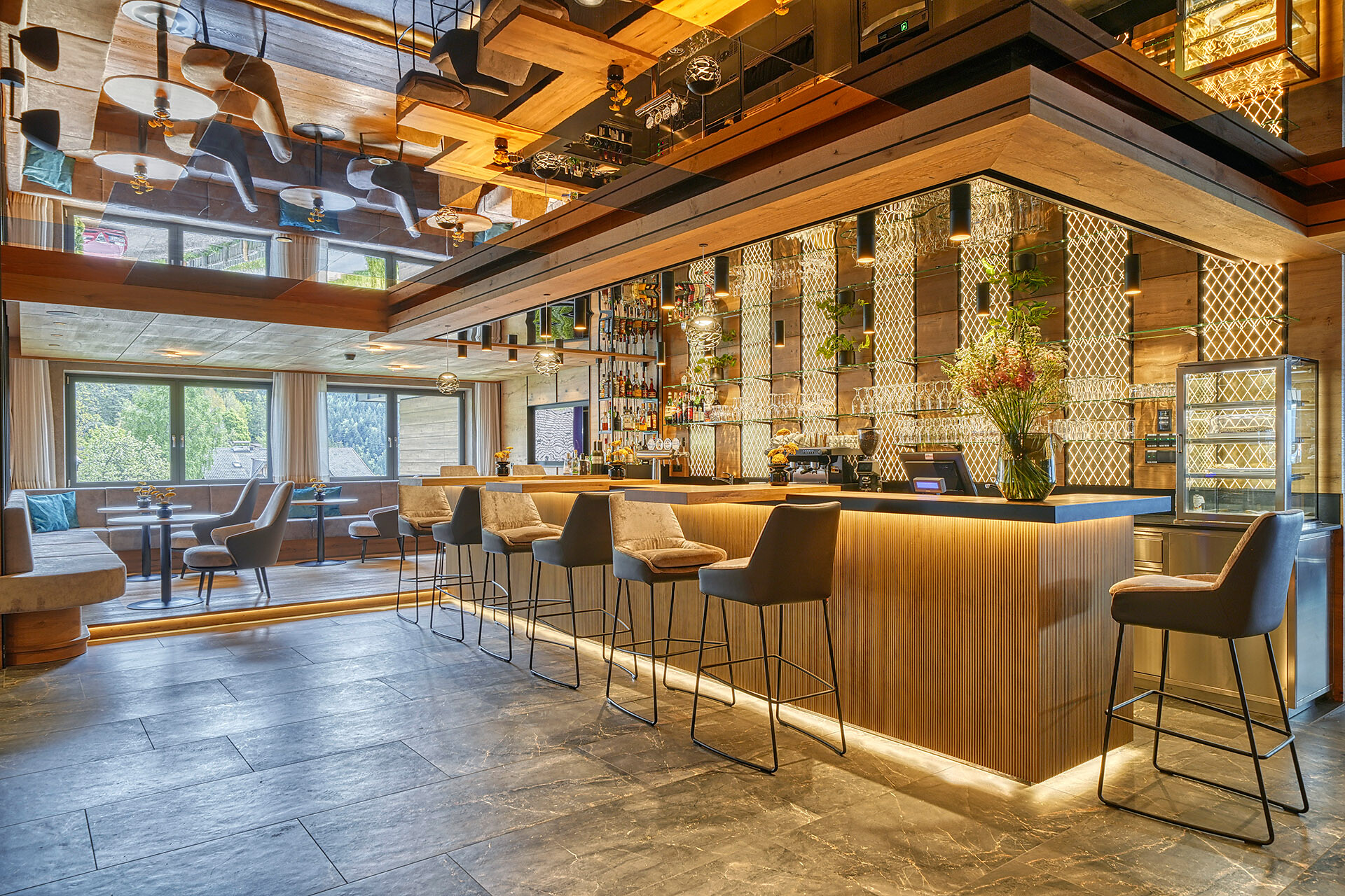 Nuova area bar dal design moderno