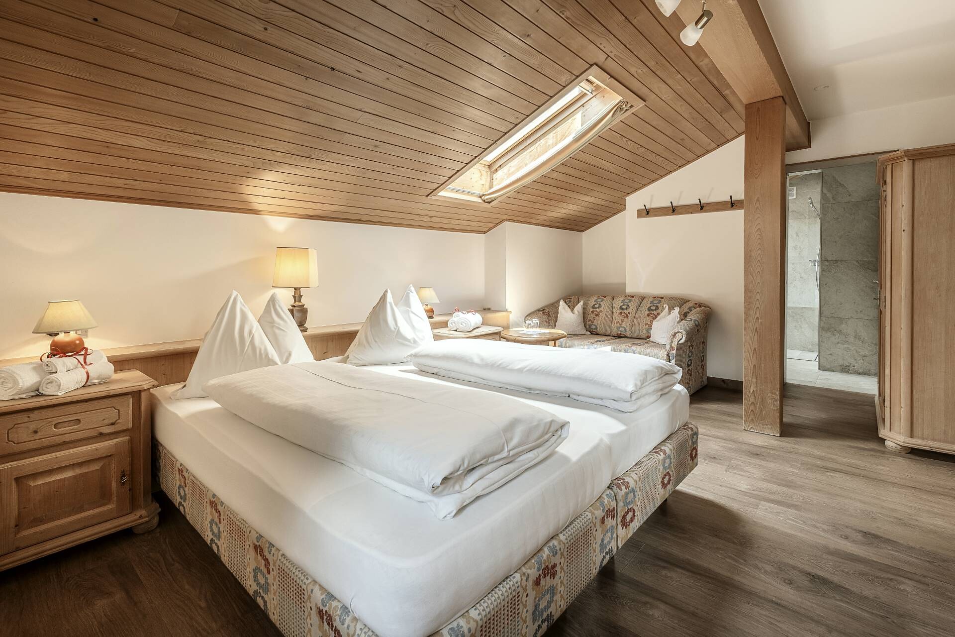 Doble bed/twin bed/loft/ no balcony