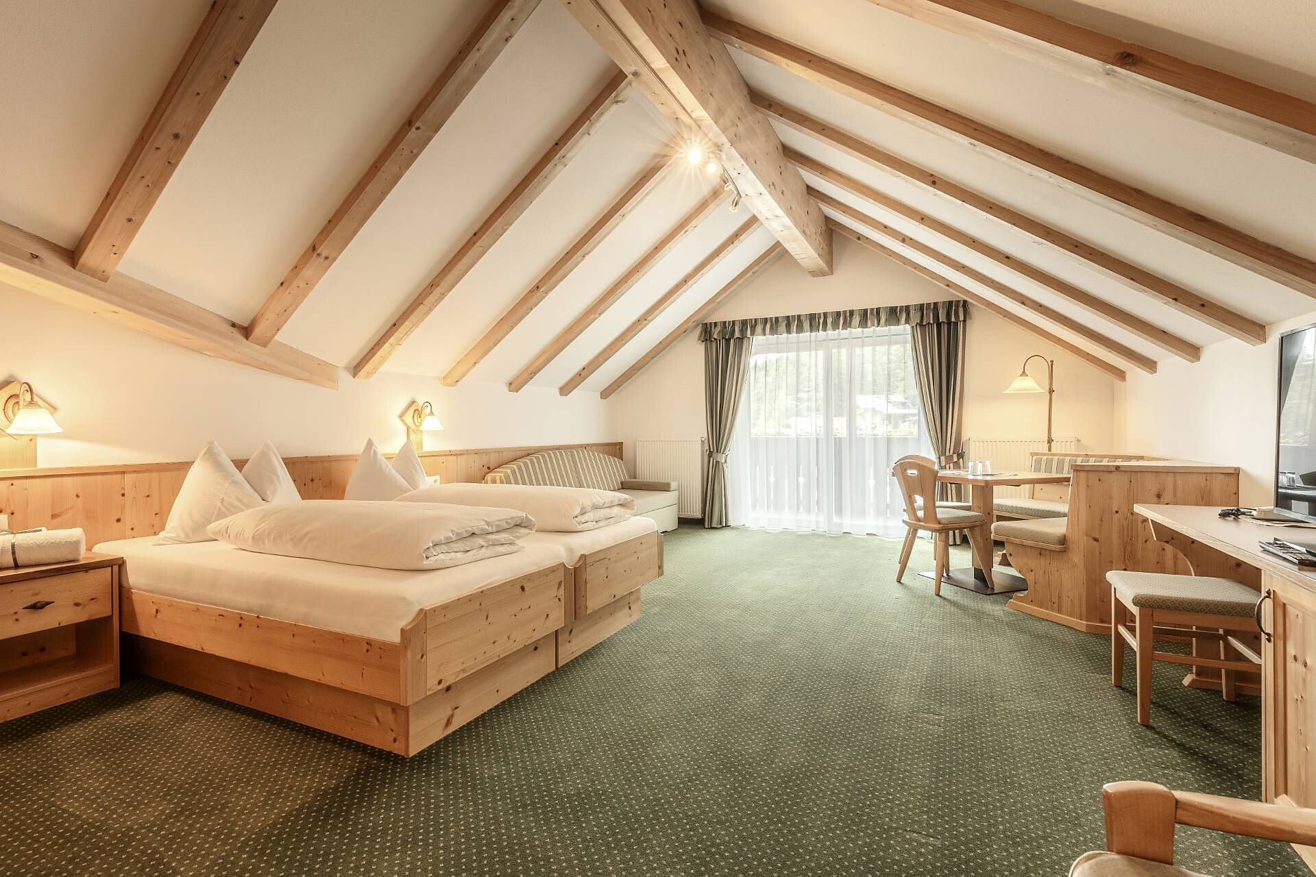 Double bed/twin bed/Superior/balcony