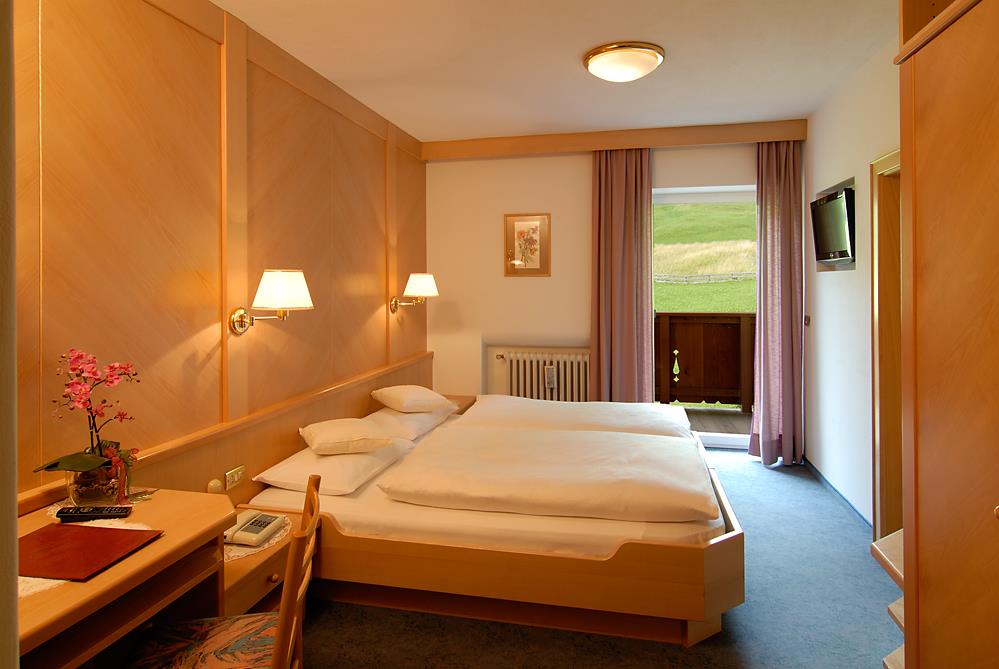Hotel Bellevue Wolkenstein 9 suedtirol.info