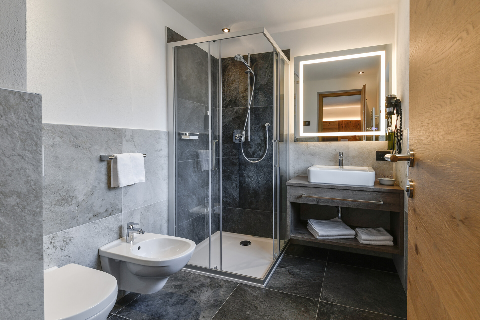 bathroom superior room