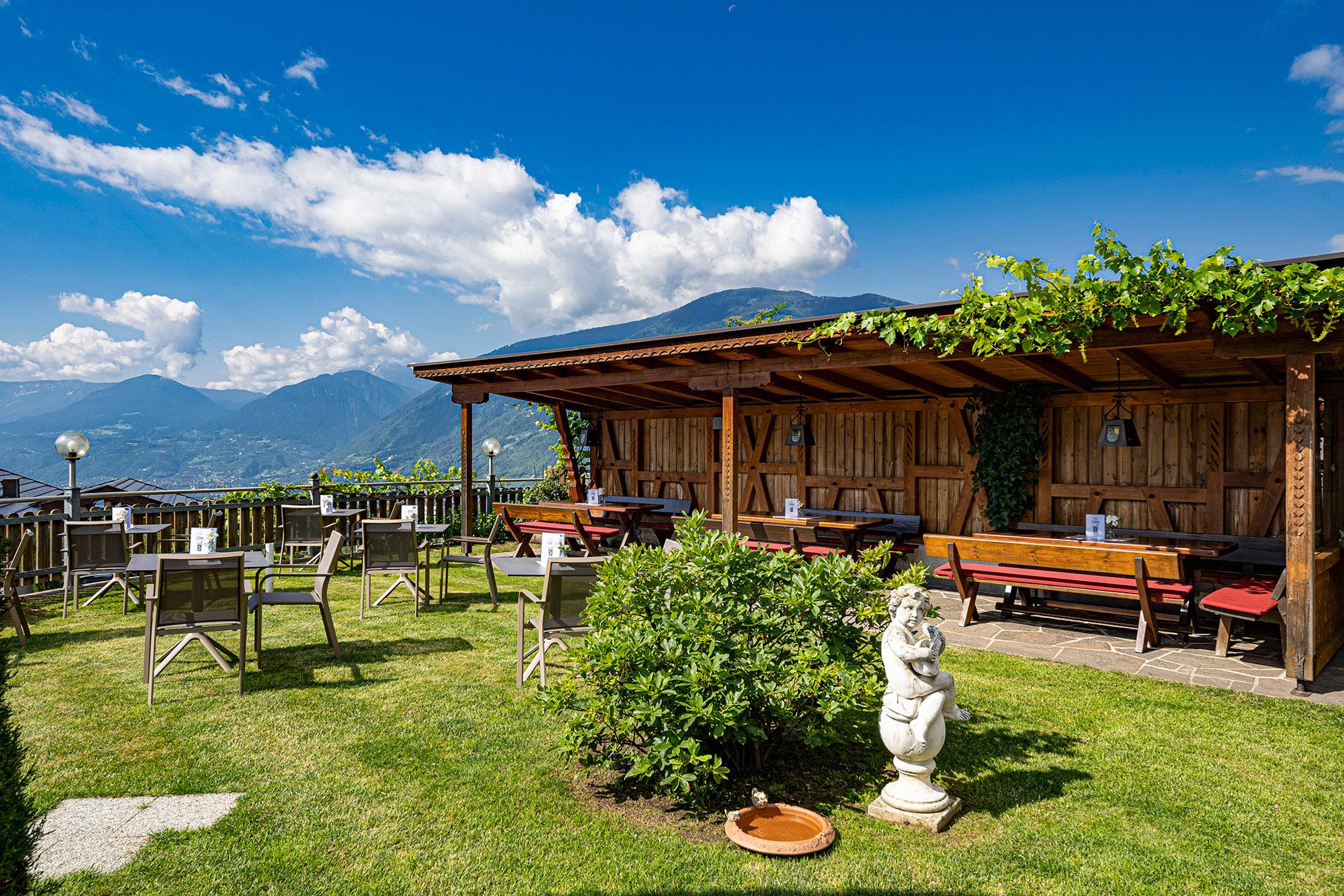 Hotel Stefanie Tirolo 6 suedtirol.info
