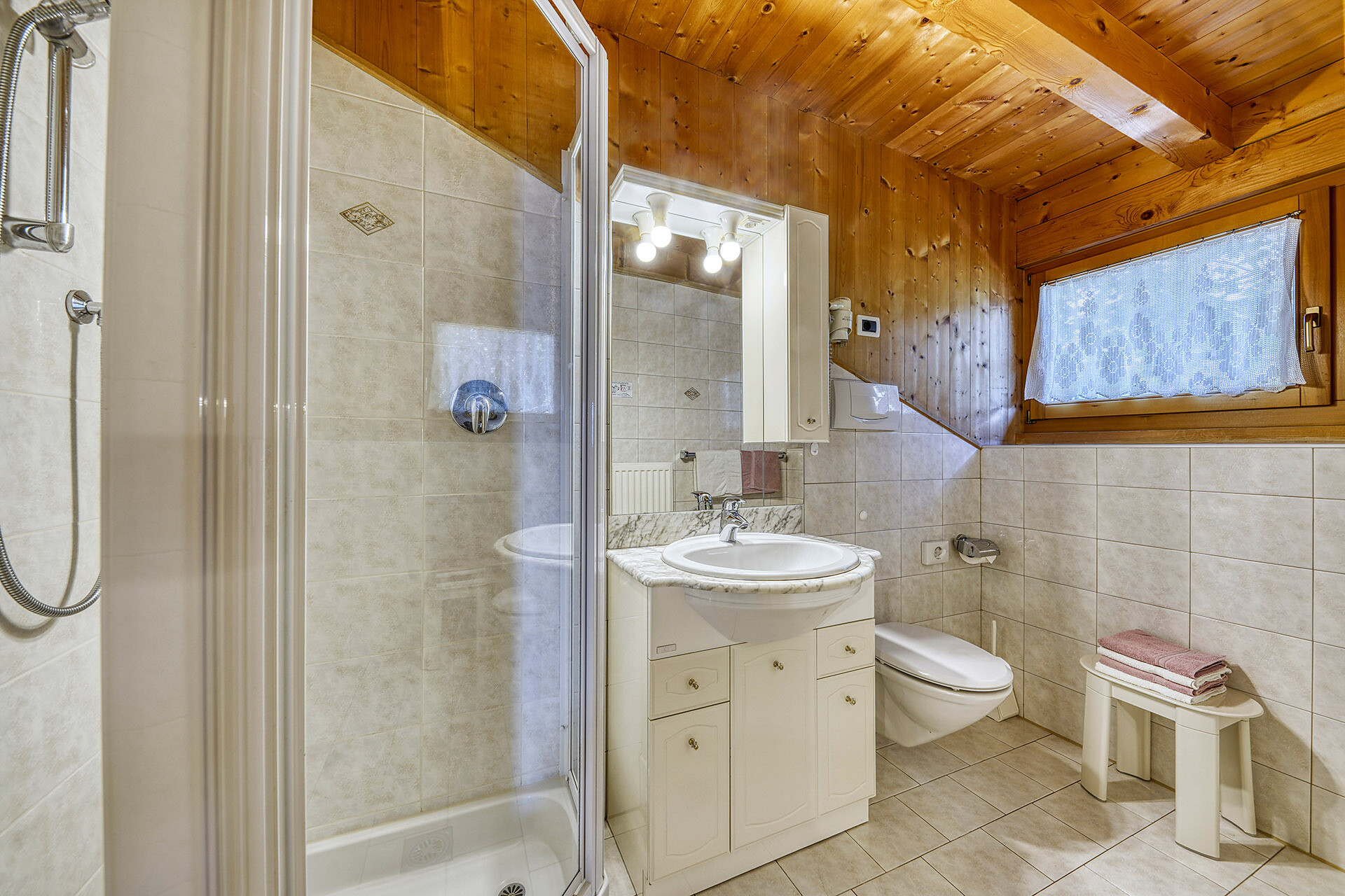 Bagno camera doppia stile appartamento